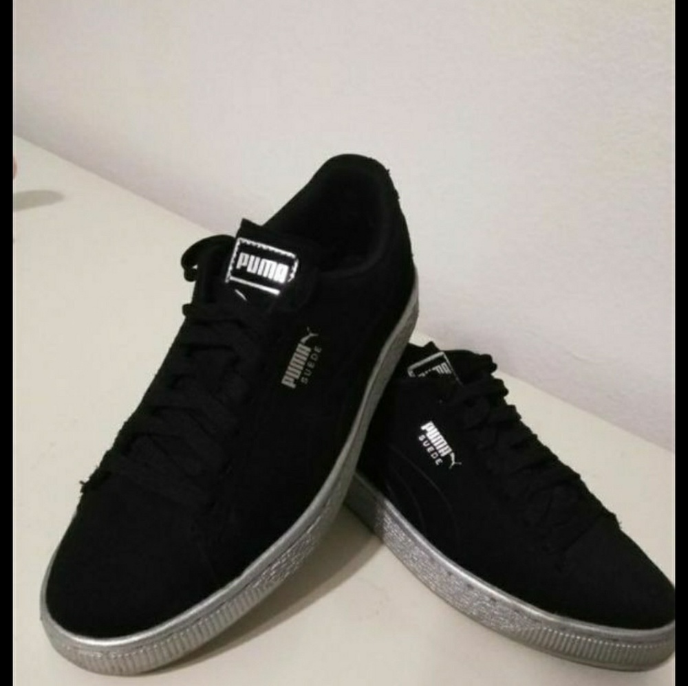 Suede Black/Metallic Pumas